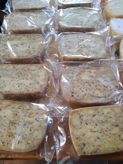 QUESO HUAPE CON ESPECIE